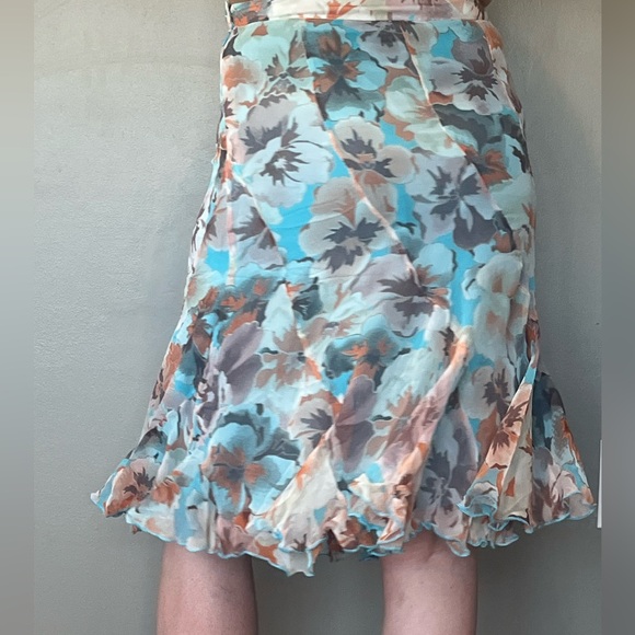 Silk Floral skirt by Manyus beautiful preloved condition - Picture 3 of 8